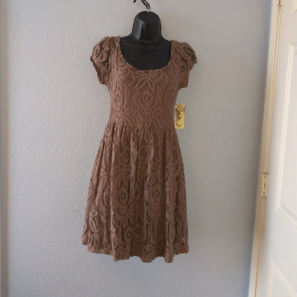 Bella D. Lace Dress (Juniors Medium)